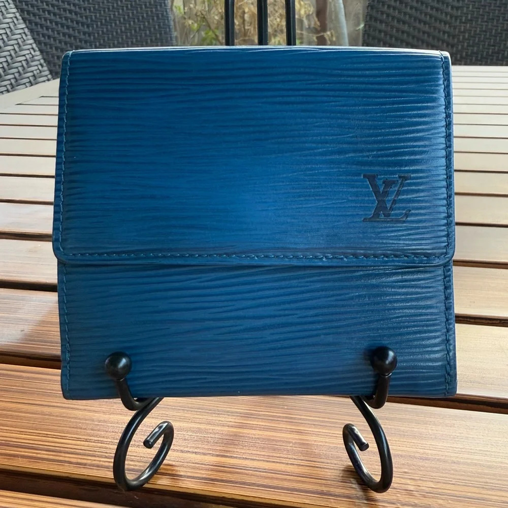 Louis Vuitton blue epi snap wallet EUC M63485